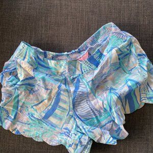 Lilly Pulitzer Scalloped Hem Pull on Shorts